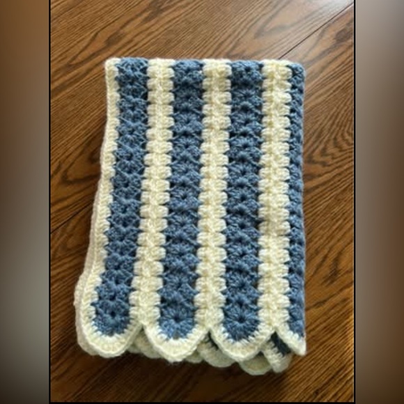 Handmade Baby Blanket 30 w x 31 L - Picture 2 of 2